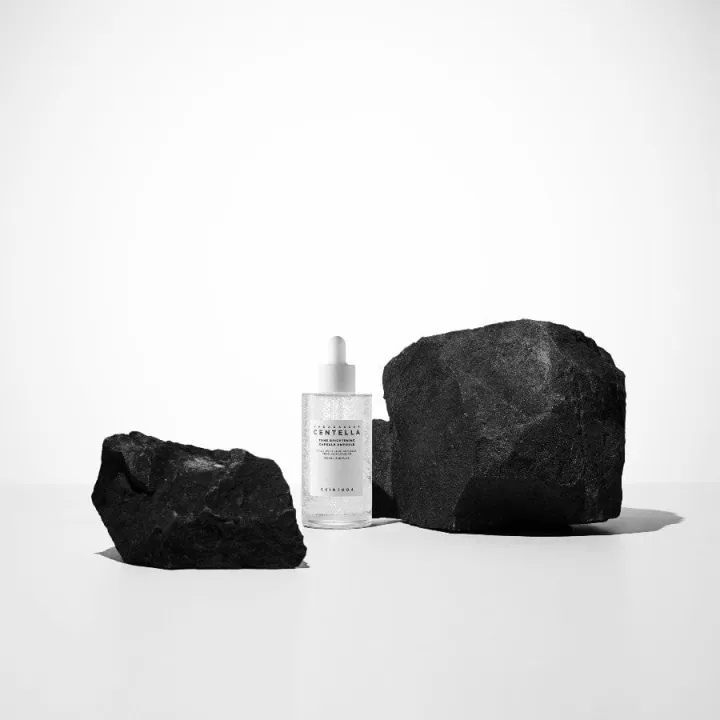 SKIN1004%20Madagascar%20Centella%20Tone%20Brightening%20Capsule%20Ampoule%20100%20ml%20-%20Image%203