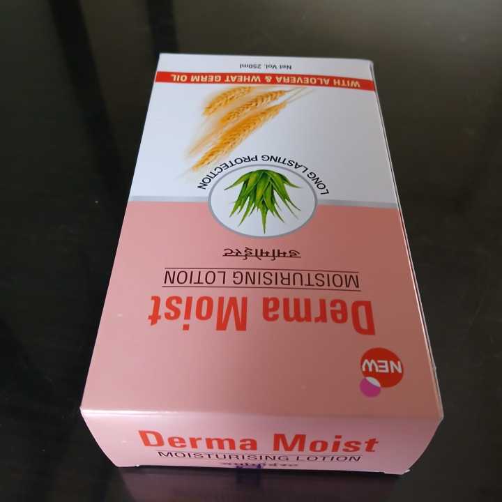 Derma%20Moist%20Moisturising%20Lotion%20250ml%20%E2%80%93%20Daily%20Hydration%20for%20Normal%20to%20Dry%20Skin,%20Enriched%20with%20Aloe%20Vera%20&%20Vitamin%20E,%20Softens%20&%20Nourishes%20Skin,%20Lightweight%20Non-Greasy%20Body%20Lotion%20for%20Men%20&%20Women%20-%20Image%203