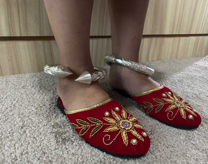 Girl%20Newari%20Traditional%20Dress%20Set%201%20Dress%20And%20Jangawal%20suruwal%20Patuki%20With%20Red%20Boarder%20Muga%20Red%20Mala%20Silver%20Plated%20Jyapu%20Shikhaa%20Sachika%20For%20Hair%20Bond%20%20Gold%20Plated%20Ear%20Ring%20%20Makasi%20%20Gold%20Plated%20Nyapu%20Shikhaa%20%20Silver%20Plated%20Kale%20-%20Image%205