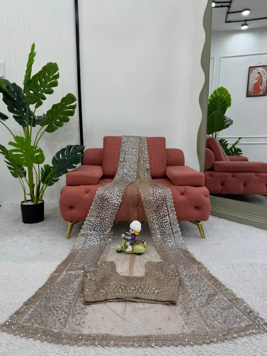 Stunning%20Soft%20Net%20Designer%20Saree%20with%20Sequins%20Work%20By%20Sapnaaz%20Fashion%20-%20Image%208