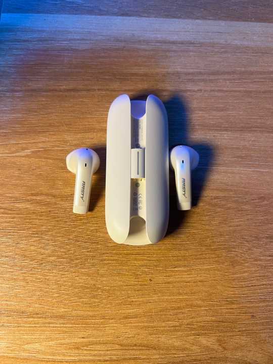 Ansty%20Ast%2010:%20Next-Gen%20True%20Wireless%20Earbuds%20with%20Bluetooth%205.3,%20300mAh%20Battery,%20Wireless%20Charging,%20Siri%20Integration,%20and%20Smart%20Location%20Features%20-%20Image%203