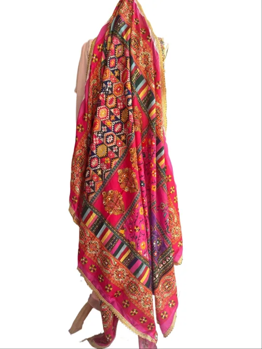 Rajasthani%20Silk%20Mirror%20Work%20Shawl%20For%20Women%20-%20Image%202
