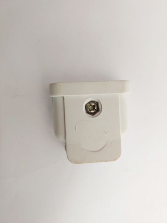 Combo%202%20Pack%202A%202Pin%20Female%20Plug%20&%20Adapter%20-%20Image%203