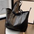 Large Capacity Pu Leather Women's Tote Bag. 