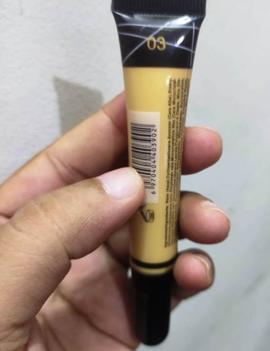 1%20Piece%20High%20Definition%20Pro.%20Concealer%20(HD%20Professional%20Conceal%205%20Gram)%20Oil%20Free%20For%20Dark%20Skin%20Tone%20-%20Image%204