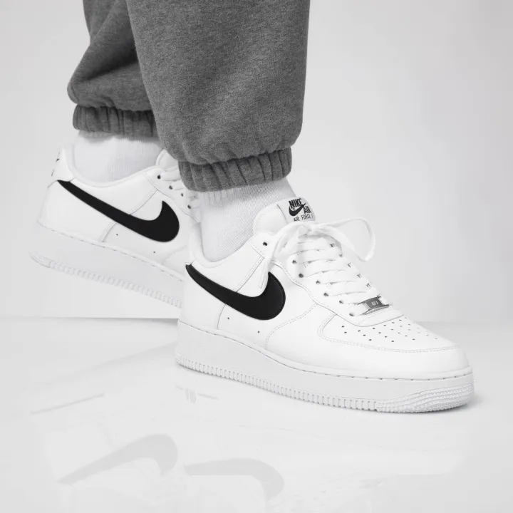 Air%20Force%201%20White%20Black%20Sneaker%20for%20Men%20-%20Image%203