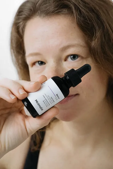 Minimalist%200.3%25%20Retinol%20Face%20Serum%20Night%20Face%20Serum%20With%20Retinol%20&%20Q10%20To%20Reduce%20Fine%20Lines%20&%20Wrinkles%2030ml%20-%20Image%207