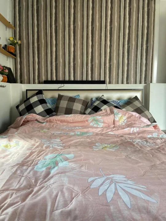 Light%20Weight%20Premium%20Double%20Bed%20%20Soft%20Breathable%20Summer%20Comforter%20Quilt%20-%20Image%203