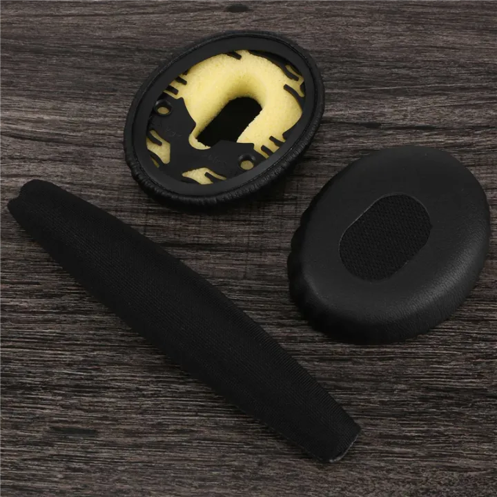 ARELENE%20A%20pair%20of%20black%20ear%20cushions%20with%20pad%20for%20QC3%20Quiet%20Comfort%203%20headphones%20-%20Image%203