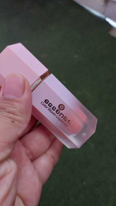 Soft%20Matte%20Finished%20Liquid%20Blush%20-%20Image%203