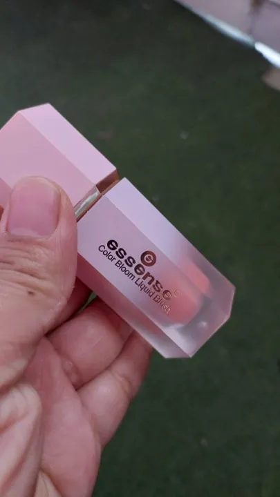 Soft%20Matte%20Finished%20Liquid%20Blush%20-%20Image%203