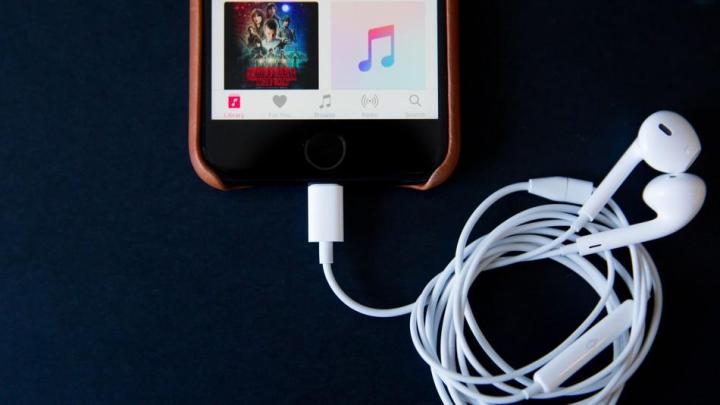 Microphone%20s%20Stereo%20Earphone%20Noise%20Isolating%20Headset%20Made%20Compatible%20With%20Iphone%20Xs/Xr%20/%20Xs%20Max/Iphone%207/7%20Plus%20Iphone%208/8Plus%20/%20Iphone%20X%20-%20Image%204