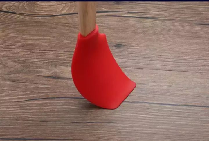 Silicone%20Spatula%20With%20Wooden%20Handle%20-%20Image%204