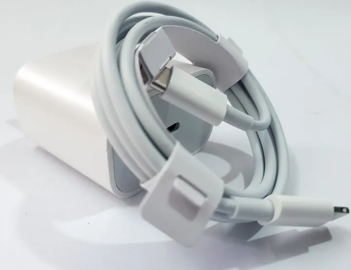 25W%20Charger%20For%2014%20Pro%20Max%20USB-C%20TO%20Lightning%20-%20Image%202