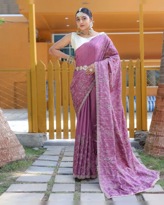 Elegant%20Pure%20Soft%20Silk%20Saree%20with%20Floral%20Thread%20Handwork%20&%20Designer%20Cutwork%20Border%20By%20Sapnaaz%20Fashion%20-%20Image%204