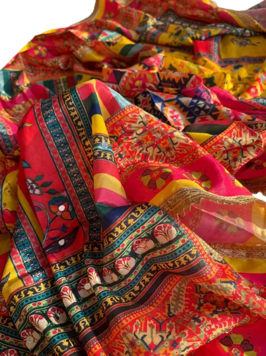 Rajasthani%20Silk%20Mirror%20Work%20Shawl%20For%20Women%20-%20Image%203