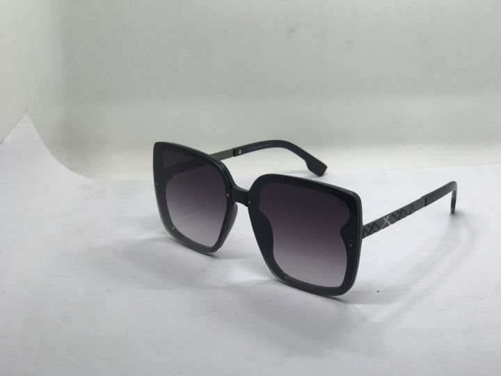 Black Shade Women's Geometric Fancy Sunglass