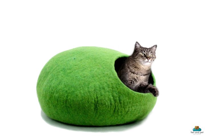 "Woolen%20Haven:%20Handcrafted%20Felt%20Cat%20House"%20-%20Image%202