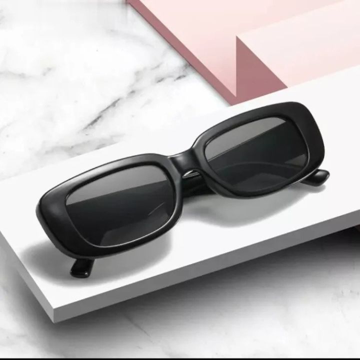 Black%20Solid%20Retro%20Design%20Rectangular%20Sunglasses%20For%20Women%20-%20Image%202