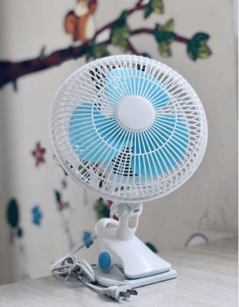Portable%20Mini%20Clip%20Fan%20Or%20Table%20Fan%203%20Blades%20(multicolor)%20-%20Image%203