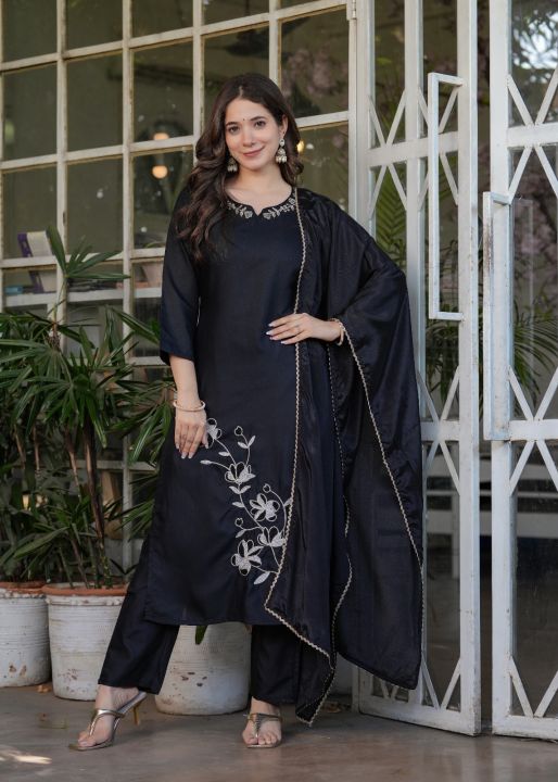 Women%E2%80%99s%20Viscose%20Rayon%20Embroidery%20Straight%20Kurta%20with%20Pant%20and%20Dupatta%20Set%20By%20Sapnaaz%20Fashion%20-%20Image%207