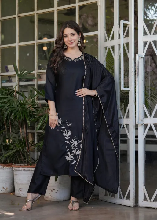 Women%E2%80%99s%20Viscose%20Rayon%20Embroidery%20Straight%20Kurta%20with%20Pant%20and%20Dupatta%20Set%20By%20Sapnaaz%20Fashion%20-%20Image%207