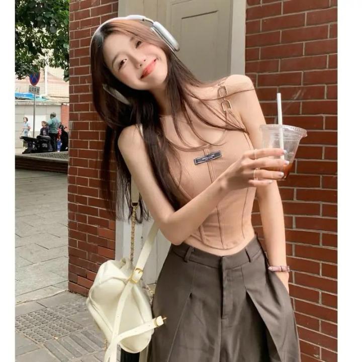 Solid%20color%20Women's%20sleeveless%20tops%20slim%20fit%20with%20chest%20pad%20summer%20women's%20vests%20Letter%20Design%20Chain%20shoulder%20strap%20-%20Image%202