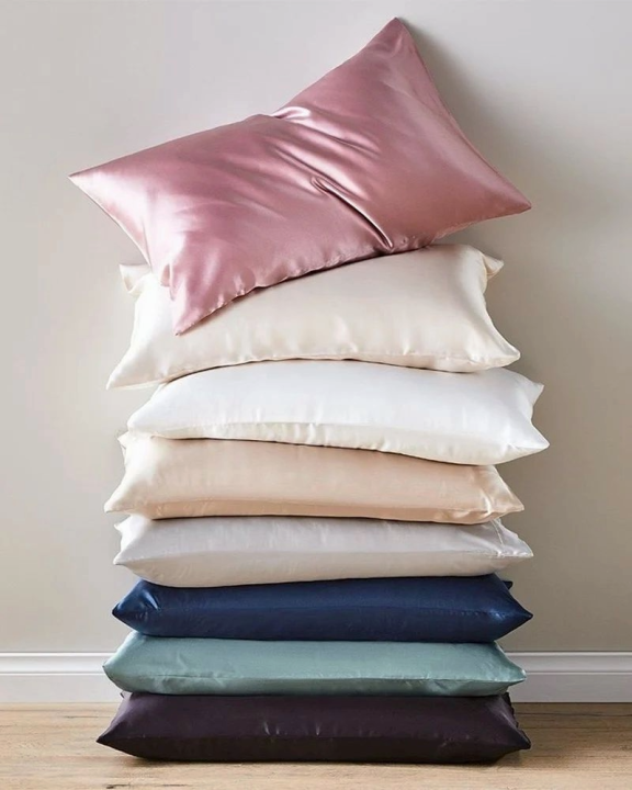 Silk Pillowcase (1 pc) for Hair and Skin, Cooling Silk Pillow Case ,Allergen Proof Dual Sides Soft Breathable Smooth Silk Pillow Cover (1 pc )