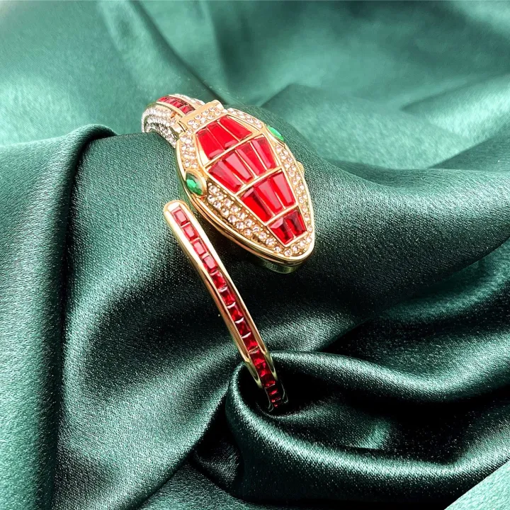 UTHAI%202024%20New%20Female%20Diamond%20Snake%20Bracelet%20Wristwatches%20Women's%20Personalized%20Fashion%20Quartz%20Opening%20Clock%20Watch%20-%20Image%207