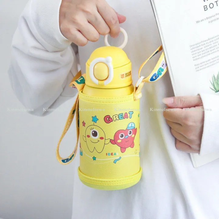 500ml%20Premium%20Kids%20Vacuum%20Flask%20with%20Straw%20&%20Shoulder%20Strap%20-%20SUS%20316%20Stainless%20Steel%20Insulated%20Water%20Bottle%20-%20DIY%203D%20Cute%20Stickers%20&%20Soft%20Silicone%20Sleeve%20-%20Keeps%20Hot/Cold%20for%20School%20&%20Travel%20-%20Image%205
