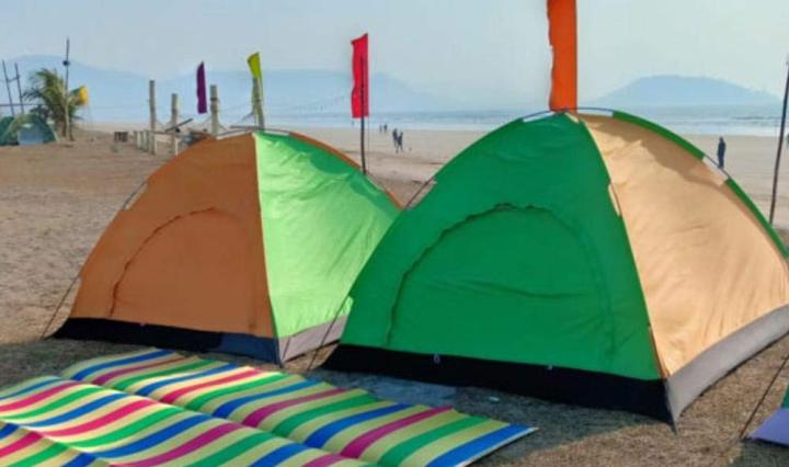 Camouflage%20Camping%20Dome%20Tent%20-%20Waterproof,%20Easy%20Assembly,%20Durable%20Fabric,%20Full%20Coverage%20Rain%20Protection%20-%20Ideal%20for%203-4%20Persons%20-%20Image%208