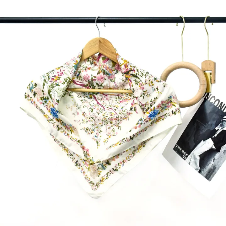 Suzhou%20and%20Hangzhou%20portable%20lazy%20magnetic%20buckle%20triangle%20scarf%20multi-purpose%20wholesale%20autumn%20and%20winter%20shawls,%20square%20scarves,%20silk%20scarves,%20scarves,%20high-end%20sense%20-%20Image%208