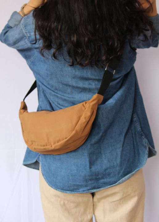 Carry%20Momo%20Bag%20/%20Dumpling%20Bag%20For%20Men%20&%20Women%20-%20Unisex%20Bag%20%20%7C%20Crossbody%20Bags%20For%20Men%20&%20%20Women%20-%20Image%205