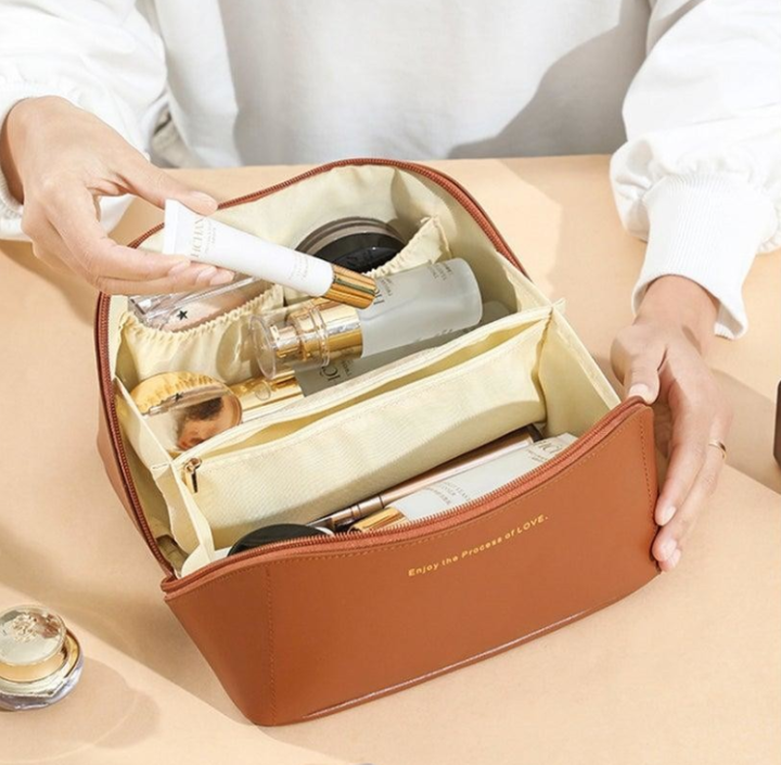 Wifu%20Travel%20and%20Makeup%20Bag%20Pouch%20PU%20Leather%20Cosmetic%20and%20Makeup%20Organizer%20-%20Image%203