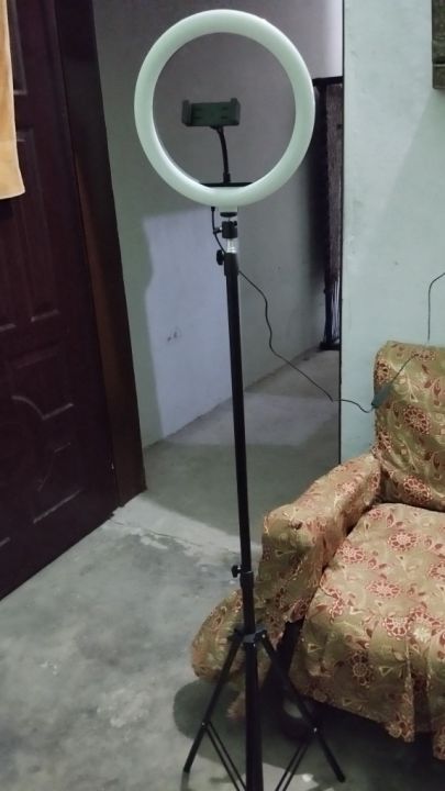 7%20Feet%20Tripod%20Stand%20with%2026CM%20LED%20Ring%20Light%20&%20Mobile%20Holder%20%7C%20Adjustable%20Aluminum%20Tripod%20for%20Photography,%20Reels,%20YouTube,%20TikTok,%20Makeup%20&%20Video%20Shooting%20%7C%2026cm%20Selfie%20Ring%20Light%20with%20Phone%20Mount%20-%20Image%204