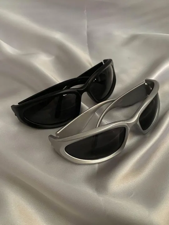 Black%20Unisex%20Y2k%20Sunglasses%20For%20Men%20And%20Women%20-%20Image%205
