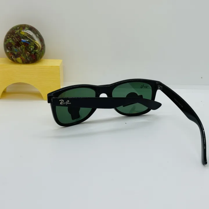 Matte%20Black%20Frame%20Green%20B2%20Diamond%20Hard%20Wayfarer%20Sunglasses%20For%20Men%20-%20Image%204