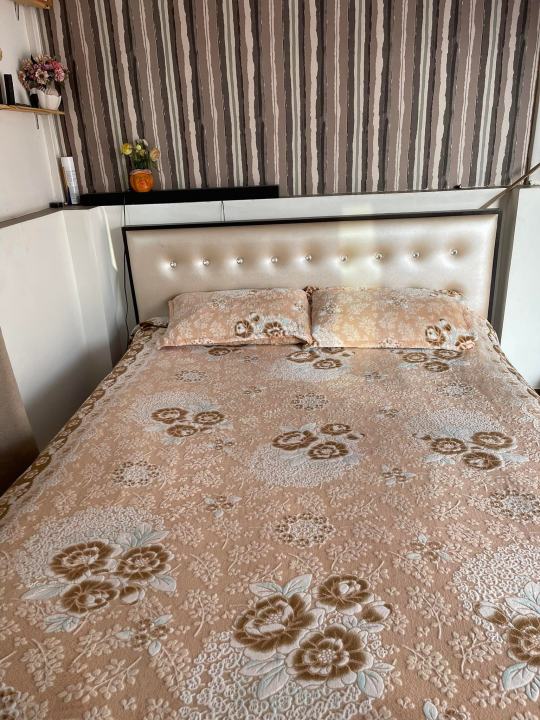 Warm%20Velvet%20Kings%20Size%20Bed%20sheet%20-%20Image%203