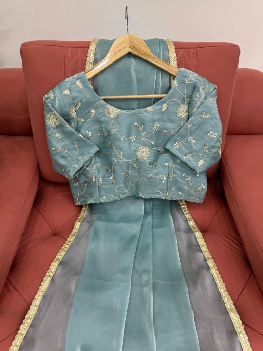 Elegant%20Heavy%20Zimmy%20Chu%20Saree%20with%20Fancy%20Lace%20&%20Sequence%20Work%20By%20Sapnaaz%20Fashion%20-%20Image%205