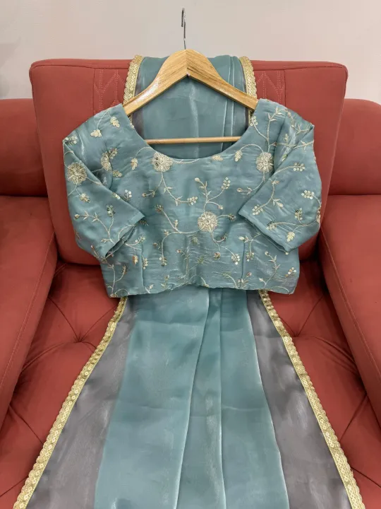 Elegant%20Heavy%20Zimmy%20Chu%20Saree%20with%20Fancy%20Lace%20&%20Sequence%20Work%20By%20Sapnaaz%20Fashion%20-%20Image%205