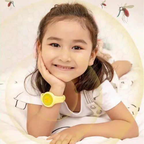 Kids%20Mosquito%20Repellent%20Watch%20With%20Lightweight%20Natural%20Mosquito%20Repellent%20Bracelet%20-%20Image%202