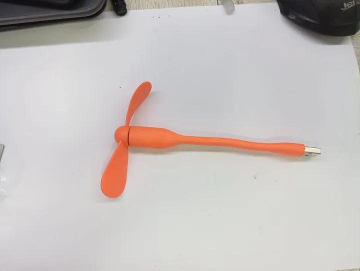Flexible%20Mini%20Portable%20Usb%20Powered%202-Blade%20Usb%20Fan(%20Color%20May%20Vary%20)%20-%20Image%202