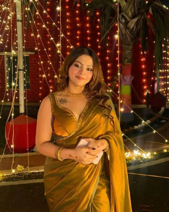 Latest%20Embroidered%20Bollywood%20Georgette%20Saree%20Gold%20color%20%7C%20Trendy%20Party%20&%20Festive%20Wear%20%7C%20Traditional%20Ethnic%20Fashion%20%7C%20Buy%20Online%20-%20Image%202