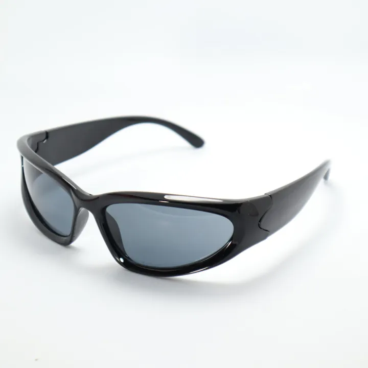 Sporty%20Black%20Sunglasses%20For%20Men%20-%20Image%202