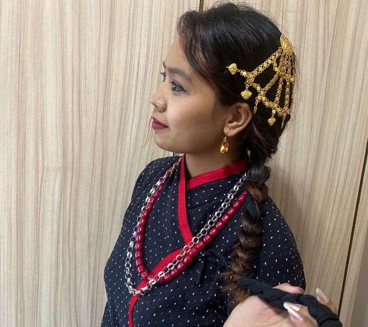 Newari%20Traditional%20Jewellery%20Set%20Gold%20Plated%20Ear%20Ring%20Silver%20Plated%20Mala%20And%20Red%20Muga%20Mala%20Silver%20Plated%20Kale%20-%20Image%209