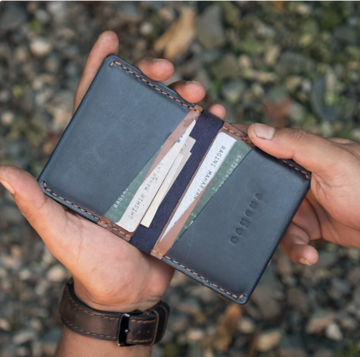 Baucha%20%7C%20Flamboyant%20Card%20Holder%20%7C%20Unisex%20Design%20%7C%20Handcrafted%20with%20Original%20Leather%20-%20Image%202