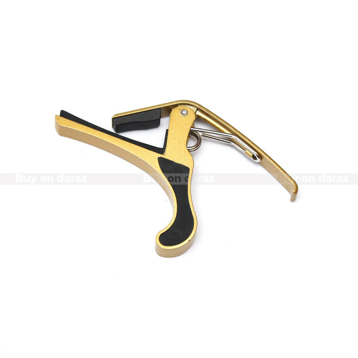 Fender%20Golden%20Metal%20Capo%20For%20Guitar%20%7C%20Alloy%20Material%20Strong%20&%20Durable%20Golden%20Capo%20For%20All%20Guitars%20%7C%20Golden%20Guitar%20Capo%20-%20Image%203