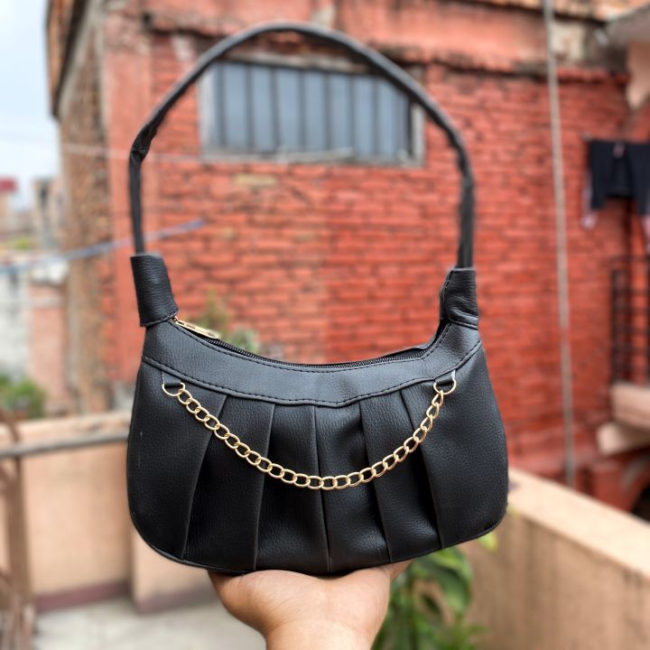 Ladies%20Shoulder%20Bag%20With%20Chain%20In%20Black%20Color%20-%20Image%203