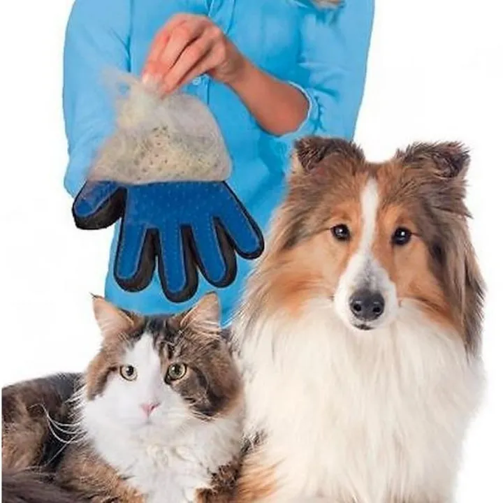 True%20Touch%20Deshedding%20Glove%20For%20Gentle%20And%20Efficient%20Pet%20Grooming%20-%20Image%202