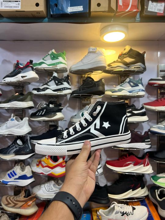 Classic%20Unisex%20Shoes%20For%20Men%20And%20Women%20By%20Jutta%20Ghar%20Nepal%20-%20Image%202